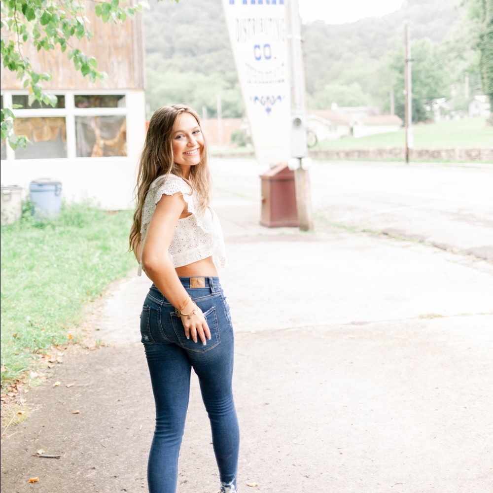 Meet your Posher, Laurel